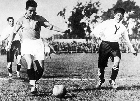 Краљевина Југославија - Боливија 4:0 - са лоптом Александар Тирнанић